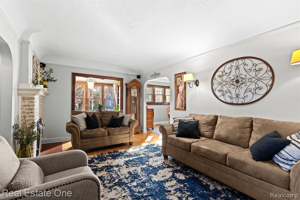 240 MONT EAGLE Street, Milford, MI 48381 — Photo 8