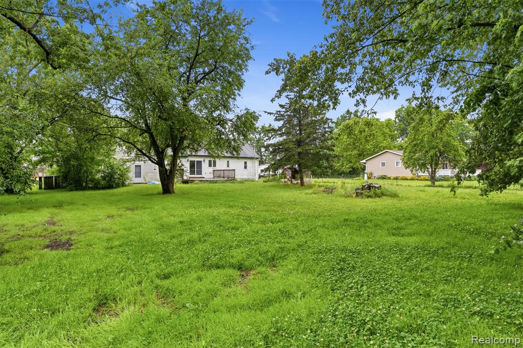 5121 Lippincott Boulevard, Burton, MI 48519 — Photo 26