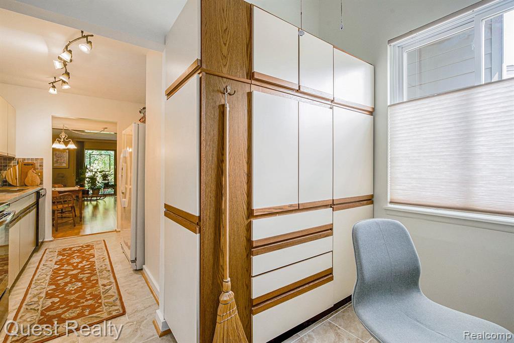 3123 LAKE HAVEN Drive, Ann Arbor, MI 48105 — Photo 11