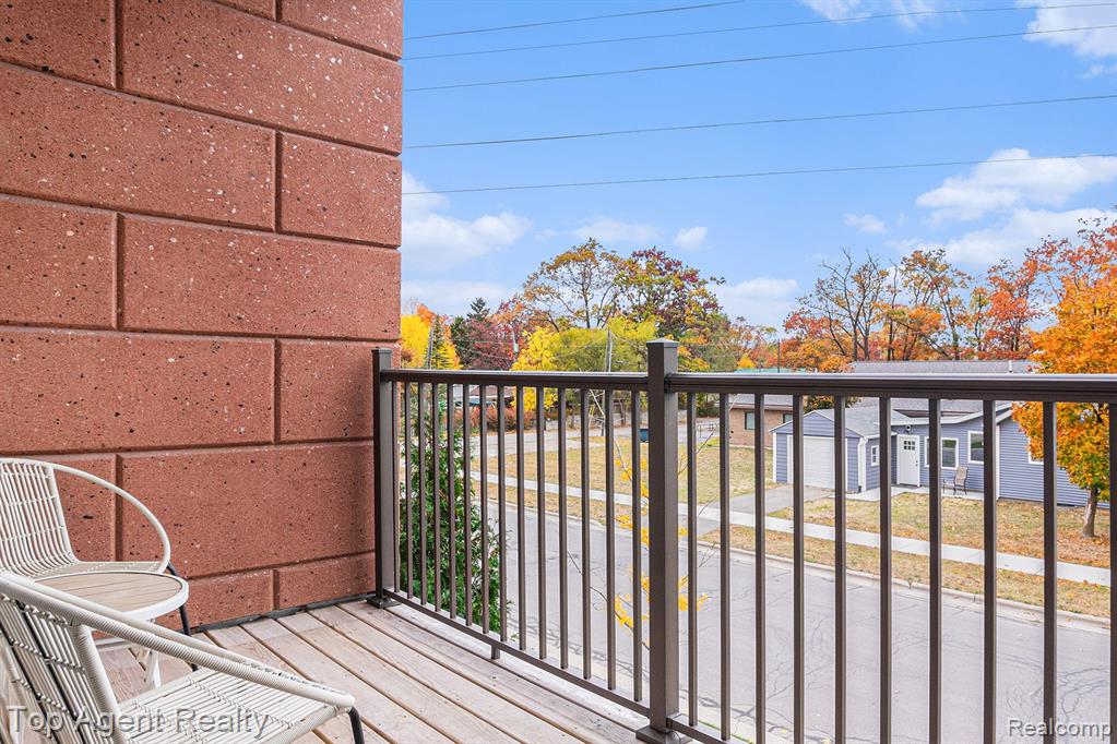 630 S GARFIELD Avenue, 202, Traverse City, MI 49686 — Photo 22