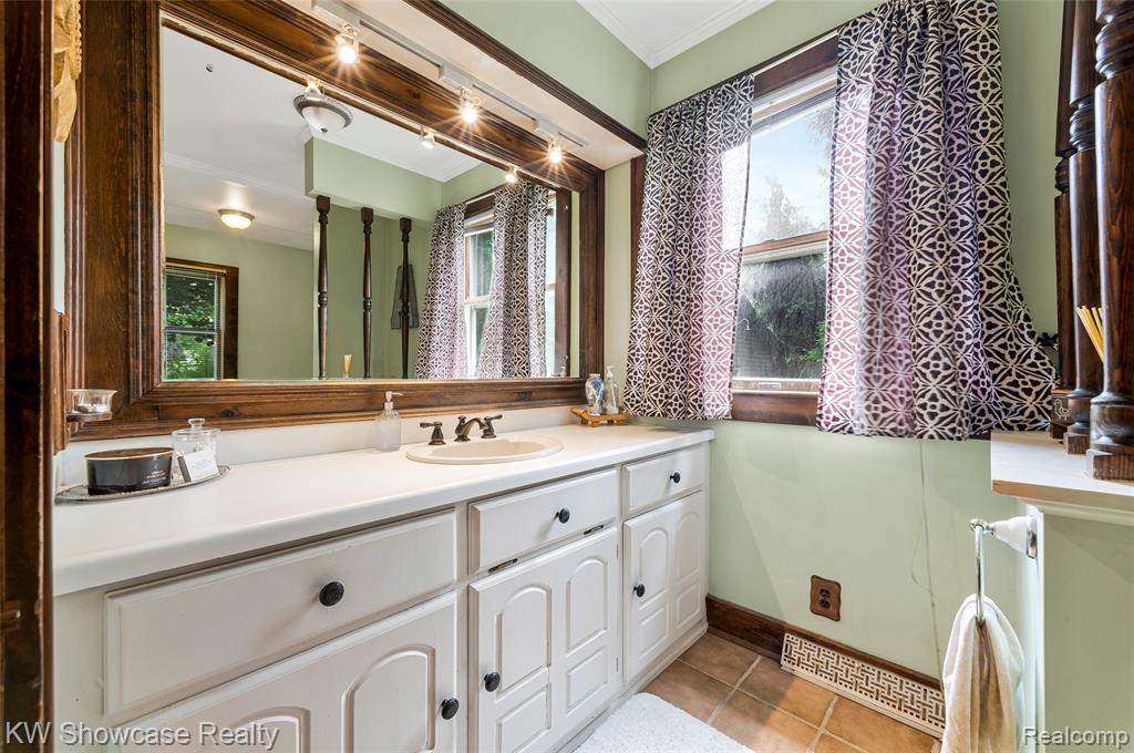3980 Spencer Terrace, West Bloomfield, MI 48323 — Photo 32