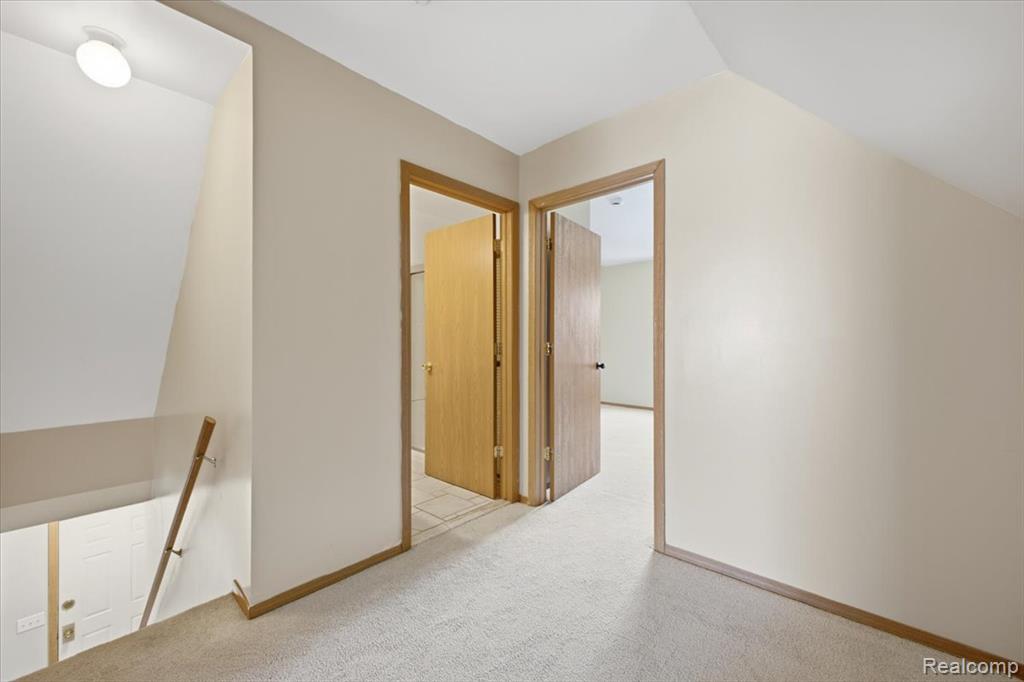 879 Barren Oaks Drive, Pontiac, MI 48341 — Photo 18