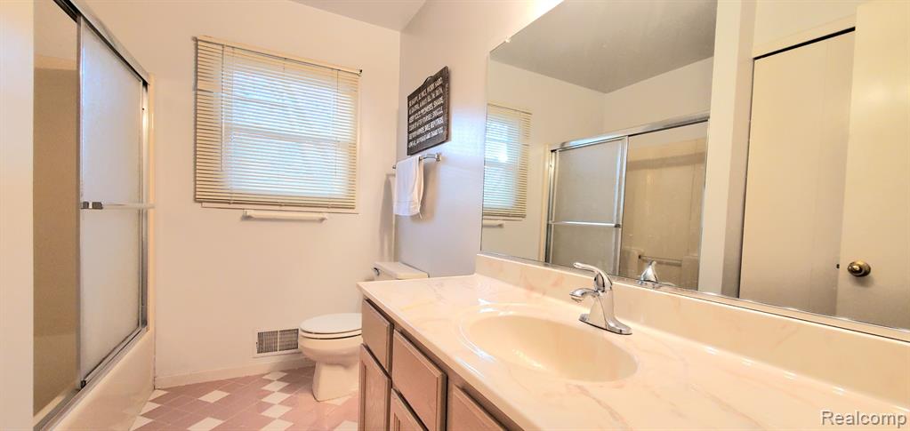 506 DECKER Road, Walled Lake, MI 48390 — Photo 33