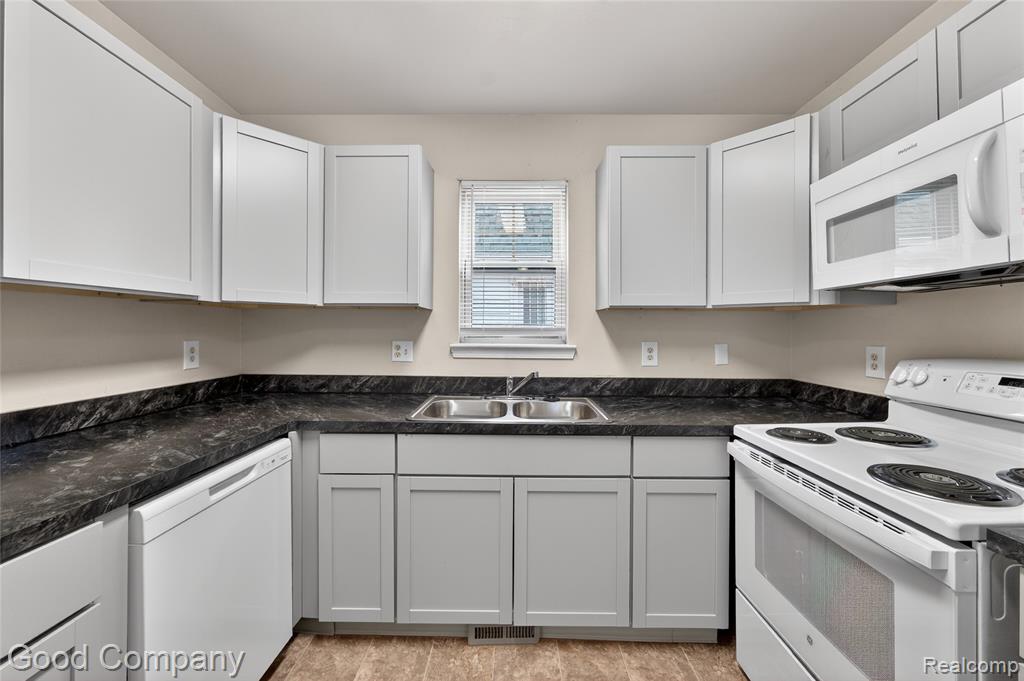 2470 Andrus Street, Hamtramck, MI 48212 — Photo 10