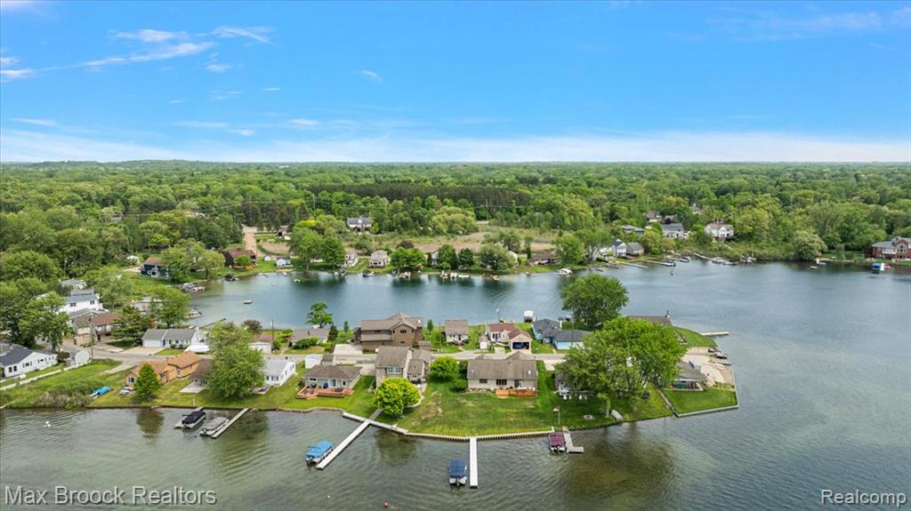 1323 Castlewood Drive, White Lake, MI — Photo 25