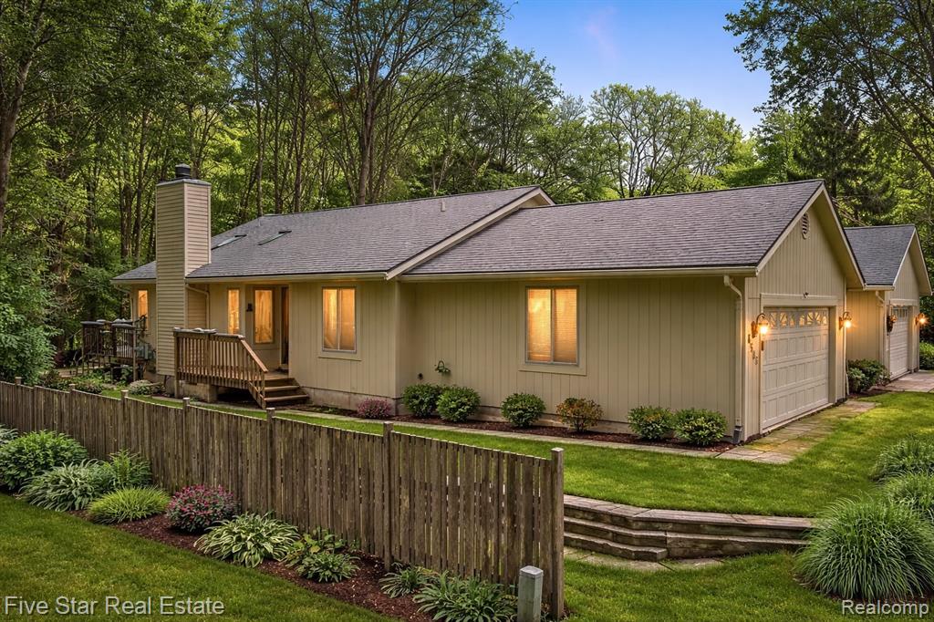 6586 Pontiac Lake Road, 1, Waterford, MI 48327 — front exterior
