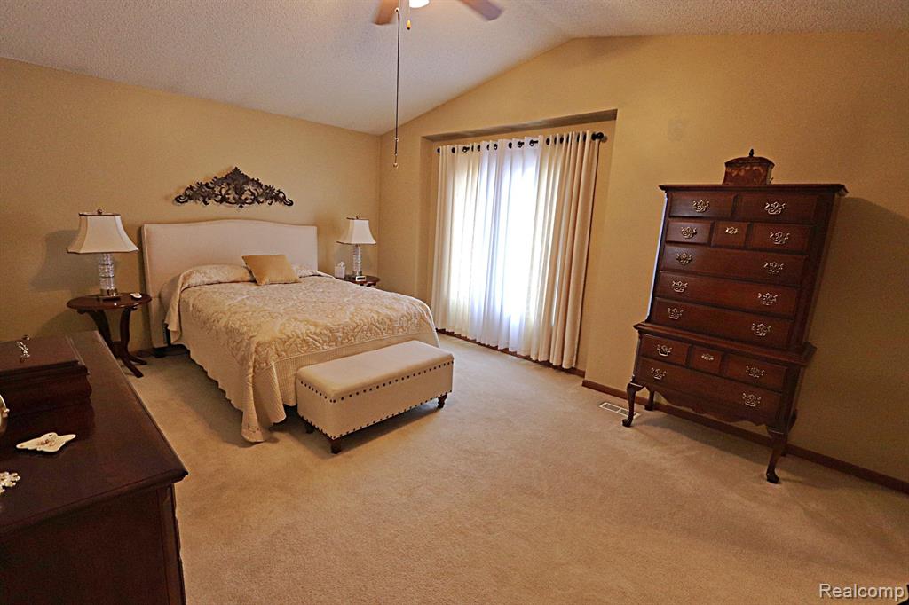 22249 RIVER PINES Drive, Farmington Hills, MI 48335 — Photo 13