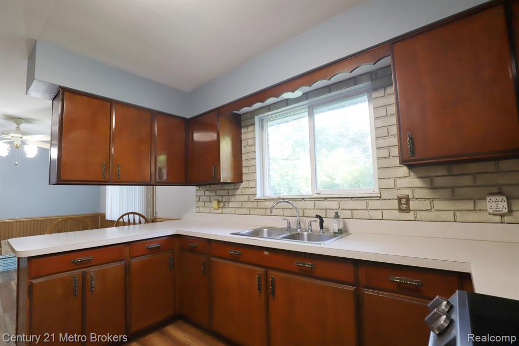G-3366 W COURT Street, Flint, MI 48532 — Photo 11