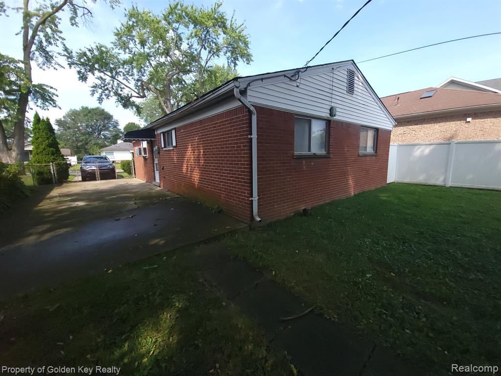 4921 GERTRUDE Street, Dearborn Heights, MI 48125 — Photo 2