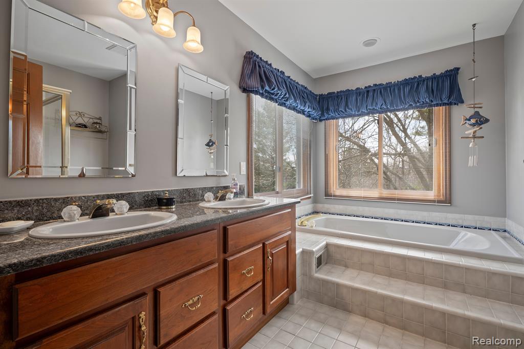415 W HICKORY GROVE Road, Bloomfield Hills, MI 48302 — Photo 25