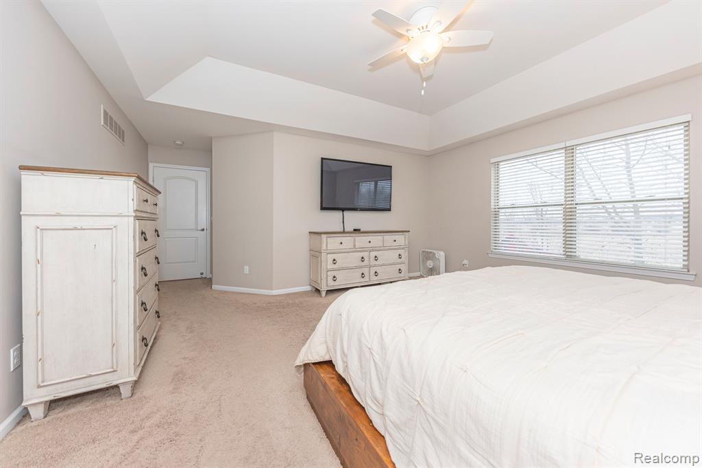 806 LAKE WOODS Drive, Canton, MI 48188 — Photo 37