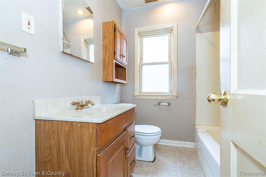 8150 Standard, Center Line, MI 48015 — Photo 8