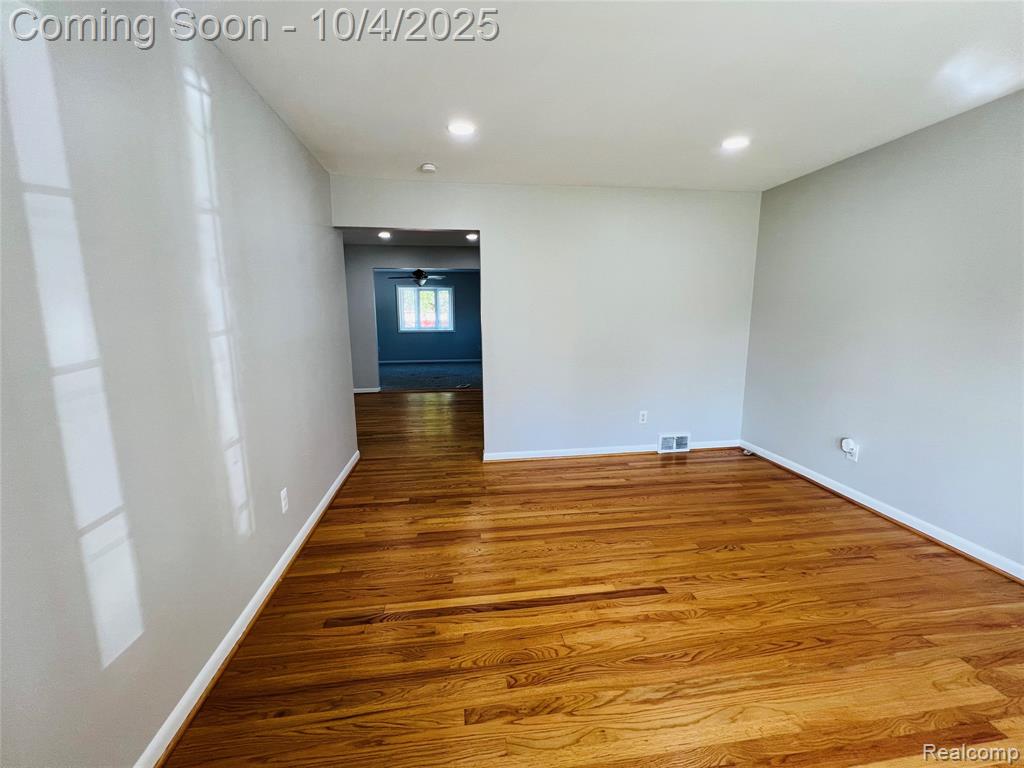 939 Deering Street, Garden City, MI — Photo 5