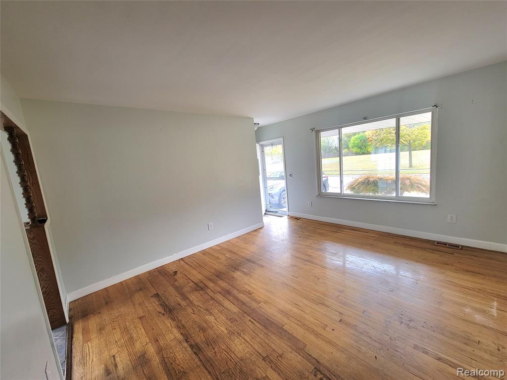 8527 State Park, Center Line, MI 48015 — Photo 7
