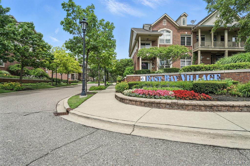 490 Village Drive, Walled Lake, MI 48390 — Photo 32