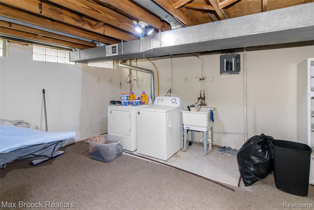 5484 Kingsfield Drive, West Bloomfield, MI — Photo 38