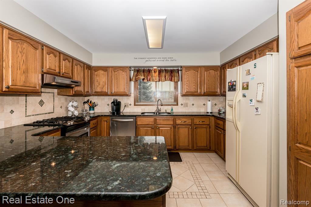41344 Beacon Road, Novi, MI — Photo 36