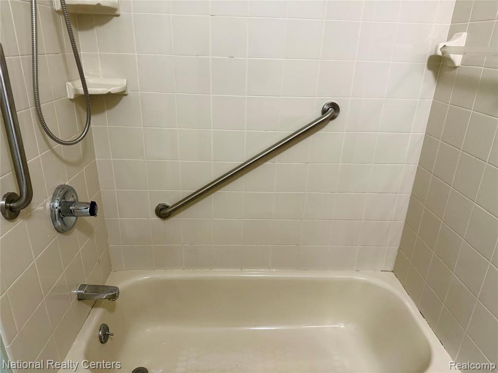 6790 Emily Court, Westland, MI — Photo 14
