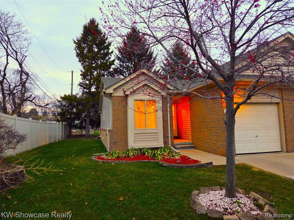 4031 Heatherwood Court Heatherwood Ct, Warren, MI 48092 — Photo 2