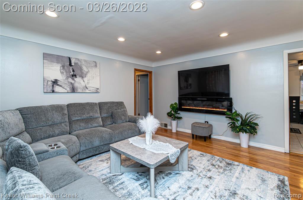 8250 Arnold Street, Dearborn Heights, MI 48127 — Photo 8