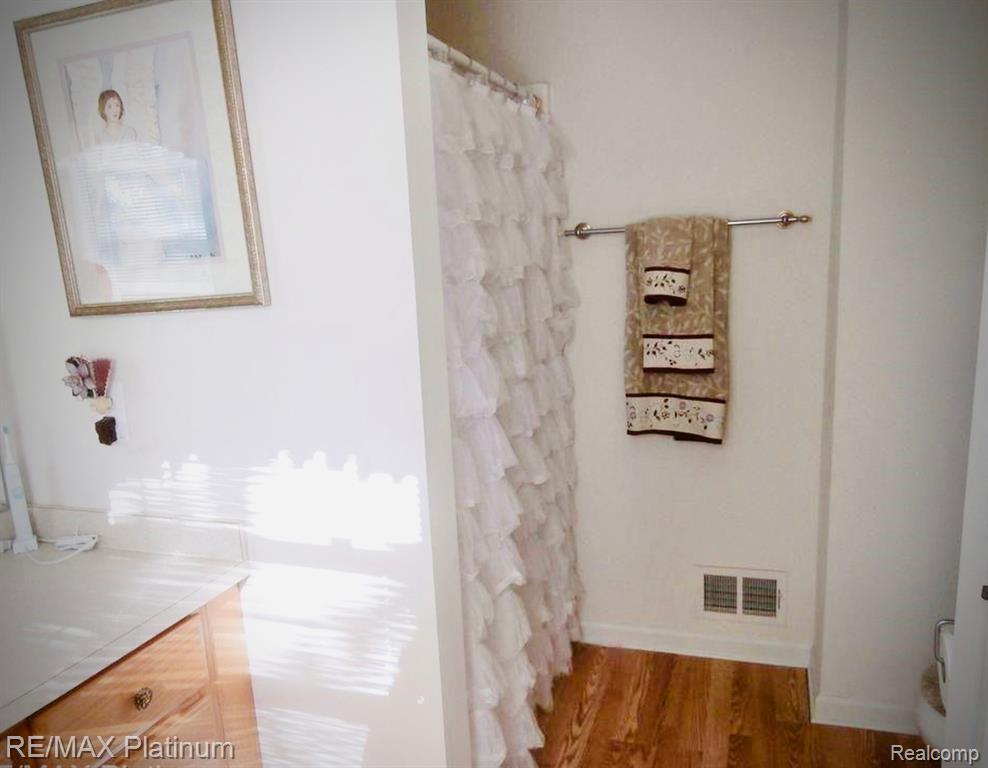 707 Glenlivet Street, Howell, MI 48843 — Photo 16