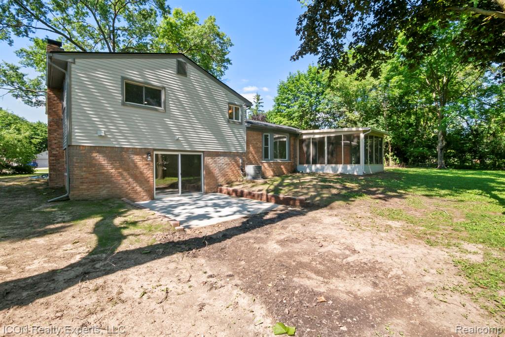 4089 Aberdeen Court, West Bloomfield, MI 48323 — Photo 45