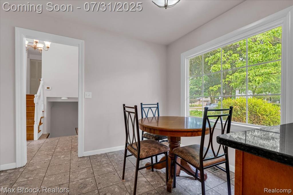 536 Fox River Drive, Bloomfield Hills, MI 48304 — Photo 12