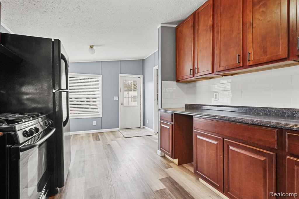 6 Ponderosa Trail S, Belleville, MI 48111 — Photo 2