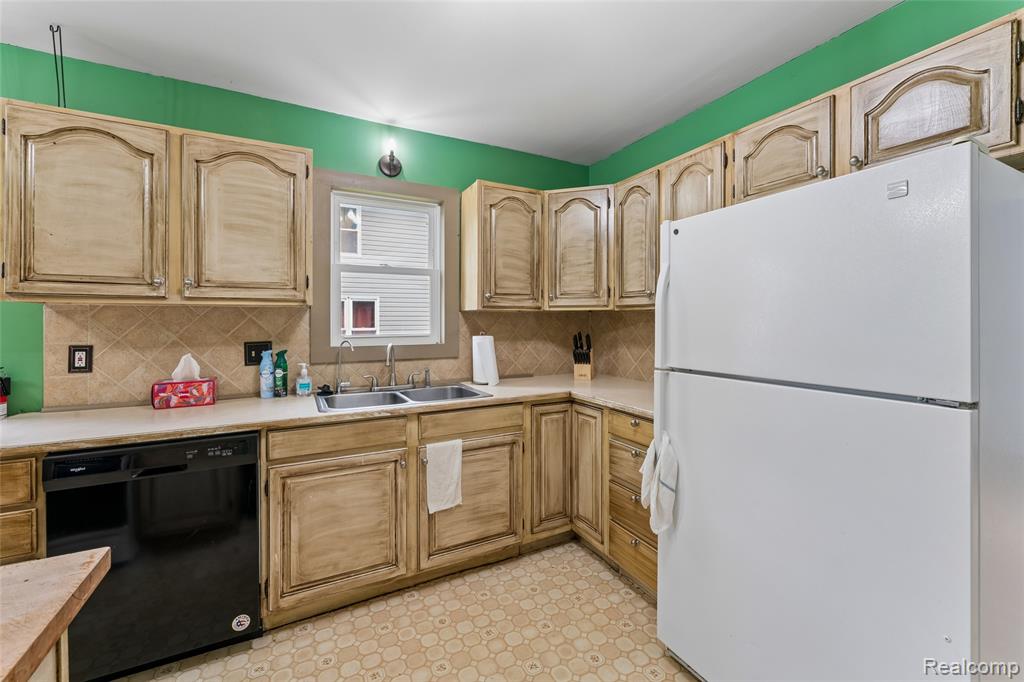 317 E Grand River Avenue, Fowlerville, MI 48836 — Photo 8