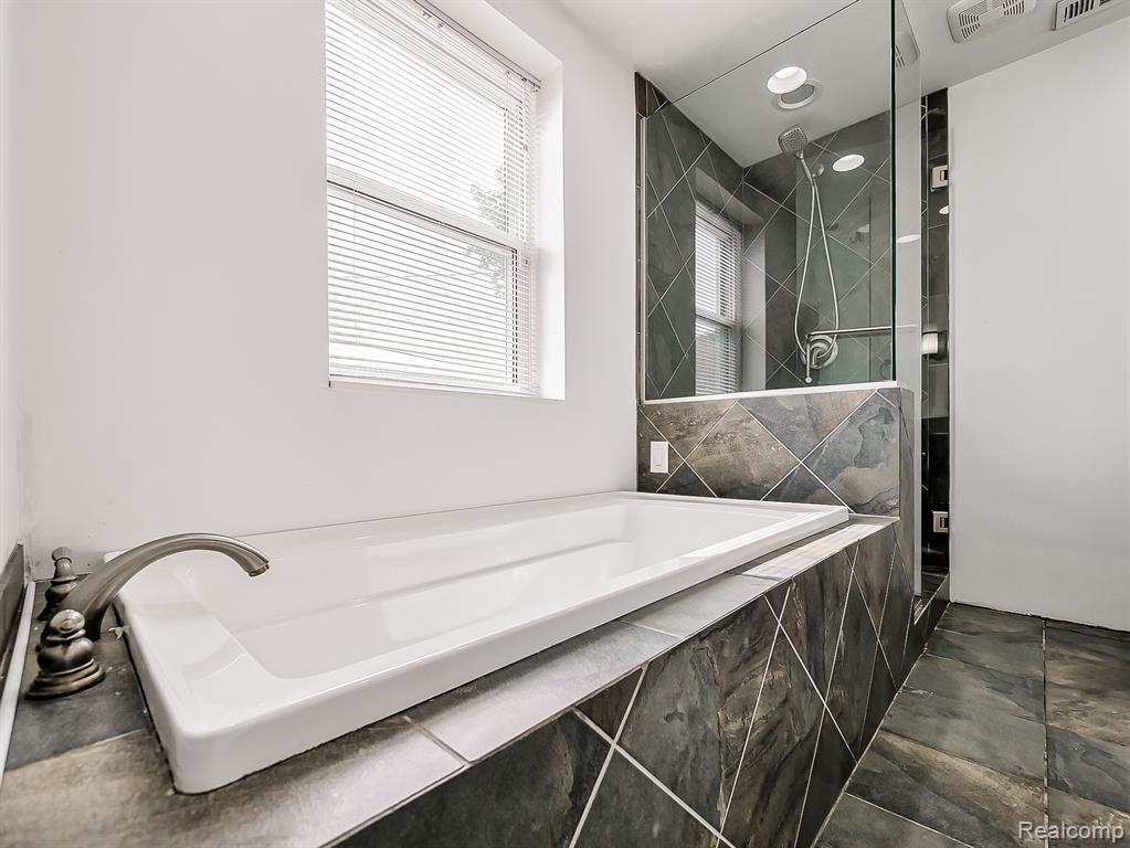5600 Elmgrove Avenue, Warren, MI 48092 — Photo 16