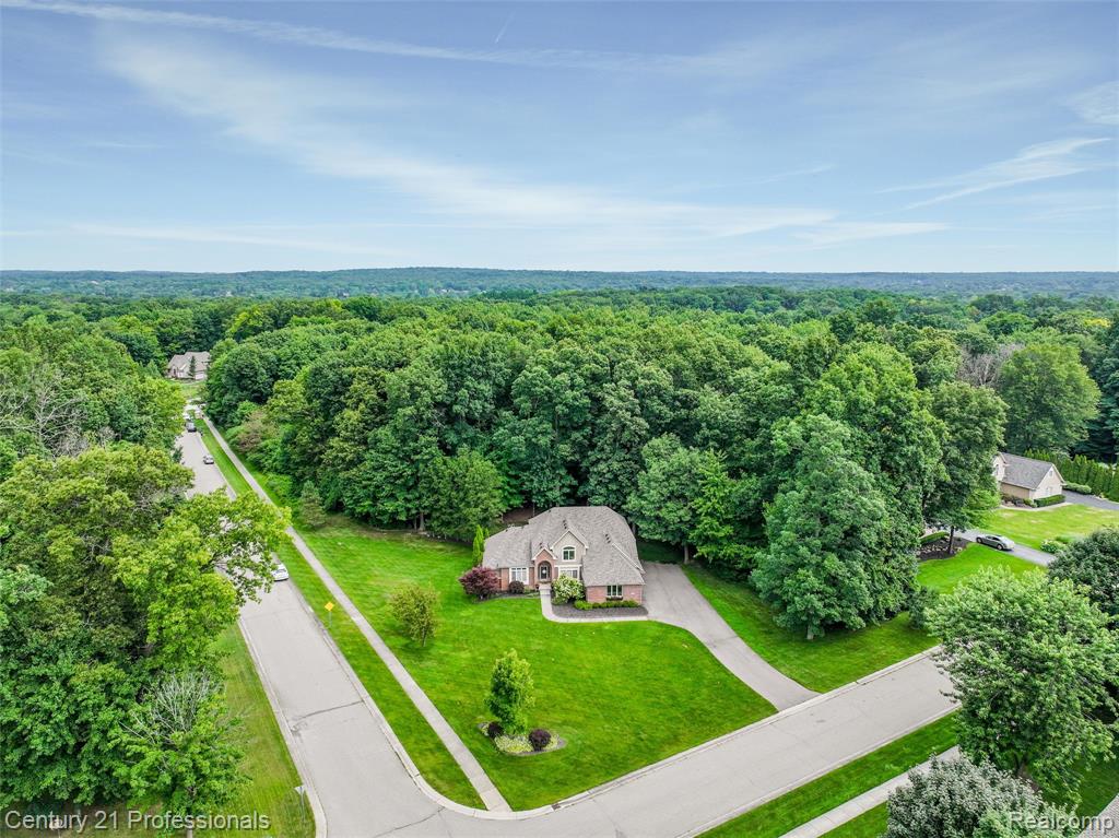9884 Forest Ridge Drive, Clarkston, MI 48348 — Photo 2