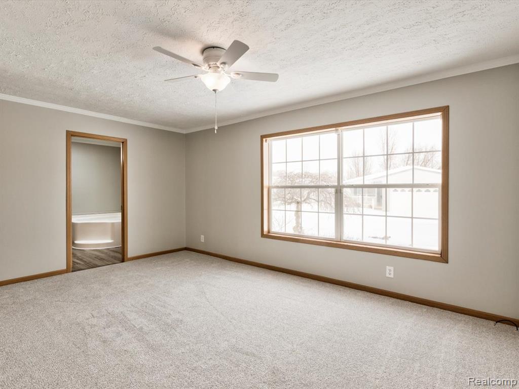 3211 Keewahdin #139 Road, Fort Gratiot, MI 48059 — Photo 17