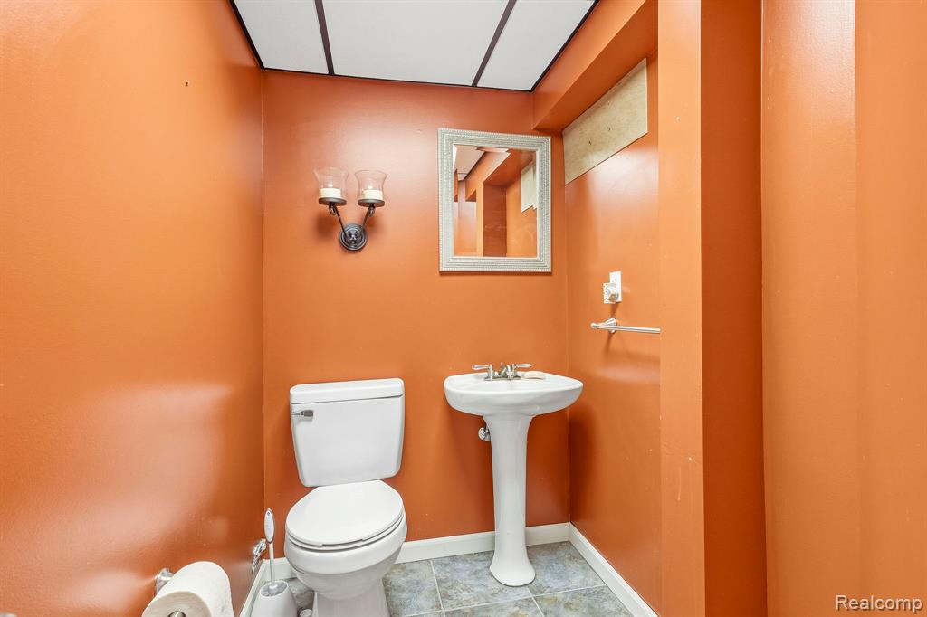39810 Wilmette Drive, Sterling Heights, MI 48313 — Photo 32