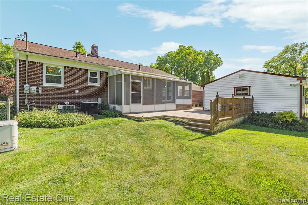 6740 Brockhurst Boulevard, West Bloomfield, MI — Photo 34