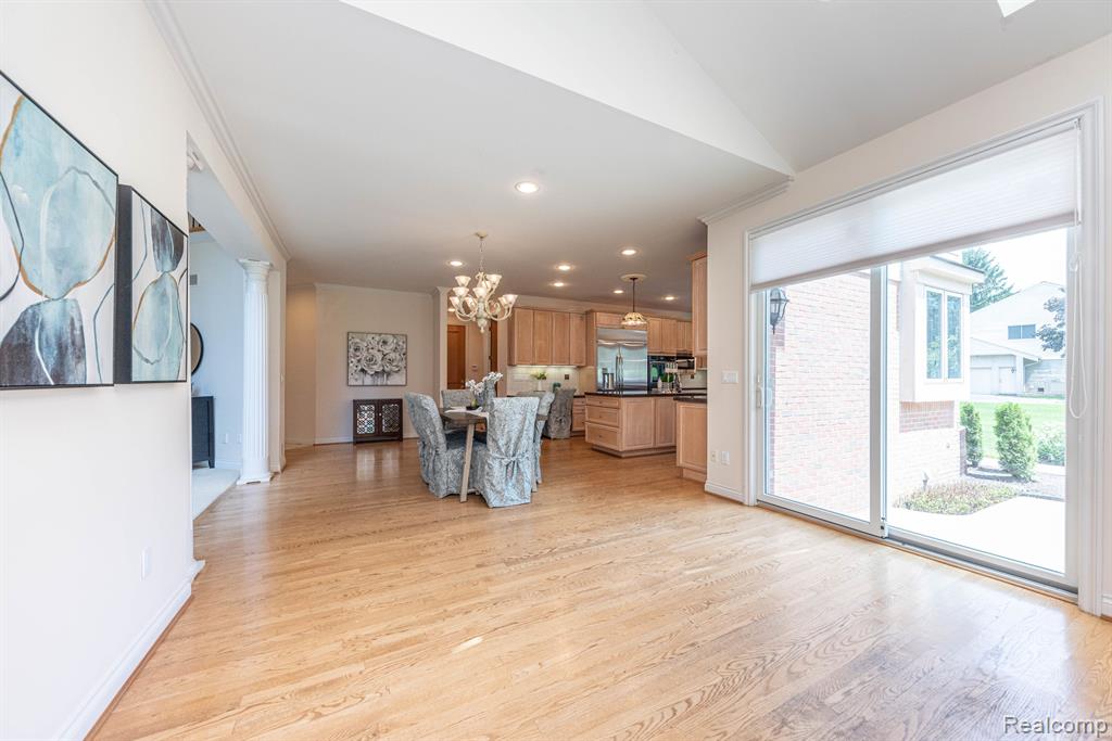 5003 HICKORY POINTE Drive, Orchard Lake Village, MI 48323 — Photo 29