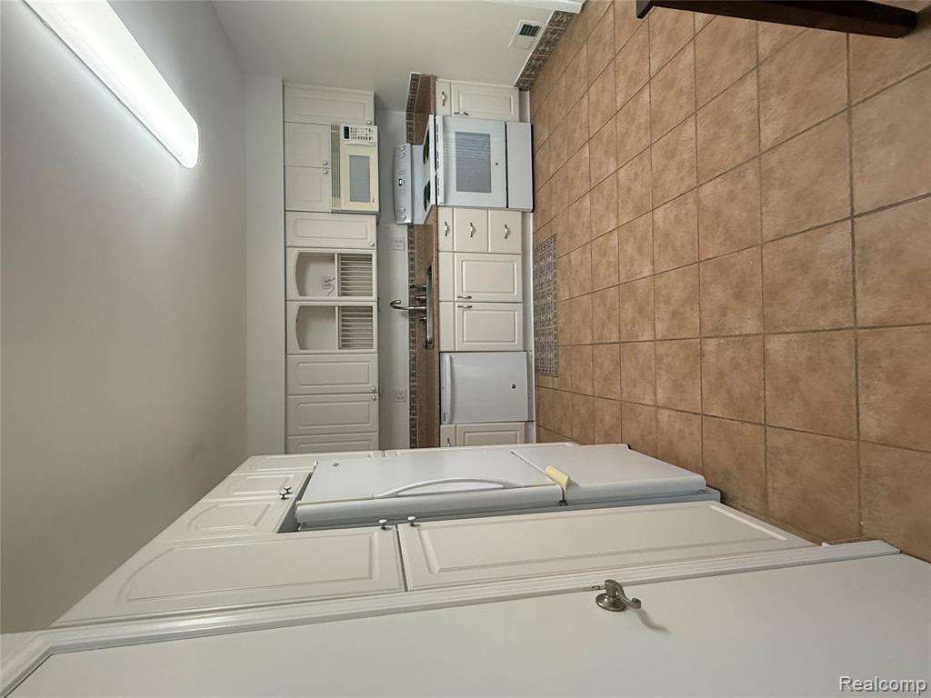 150 E Long Lake Road, Bloomfield Hills, MI 48304 — Photo 11