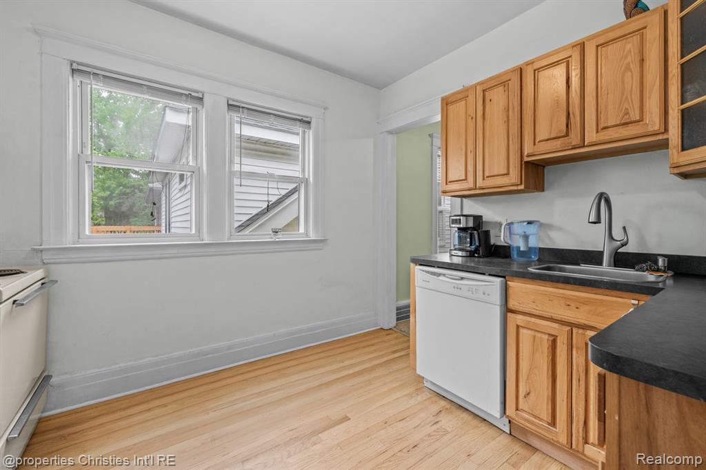 1093-95 Lakepointe Street, Grosse Pointe Park, MI 48230 — Photo 18