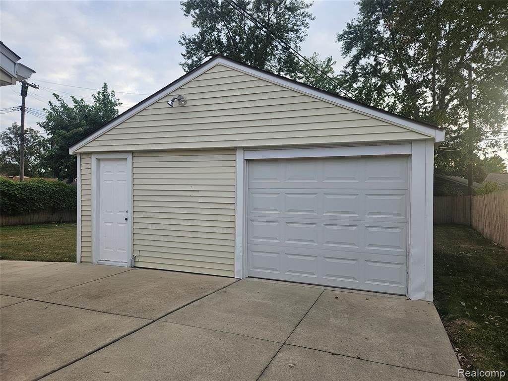 535 Lytle Place, Garden City, MI — Photo 36