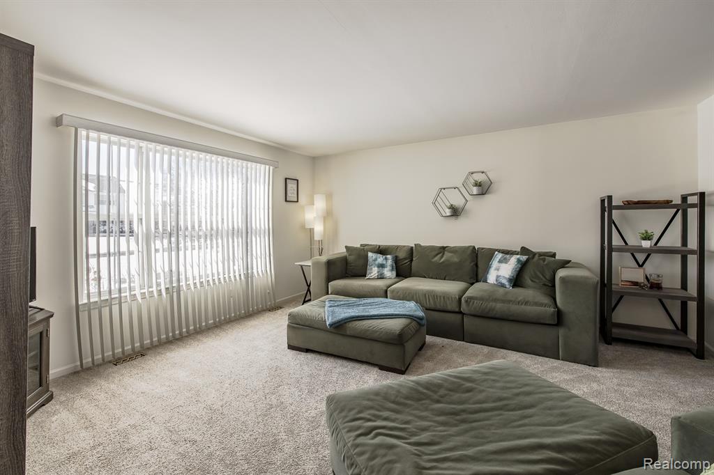 4930 Fox Chase Drive, White Lake, MI 48383 — Photo 5