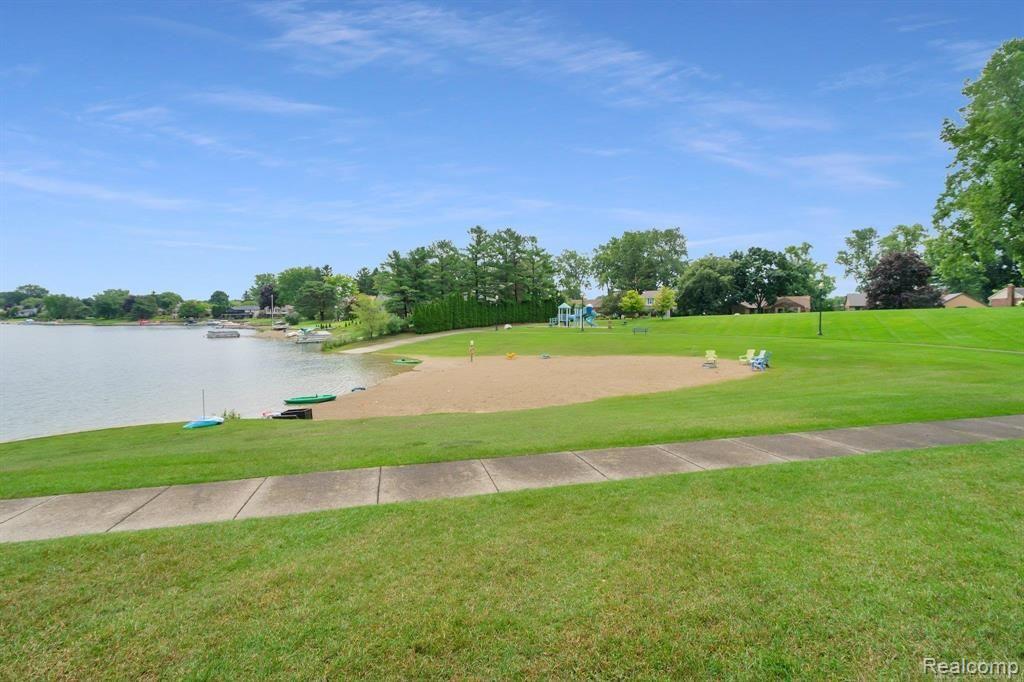 707 BAY POINTE Drive, Oxford, MI 48371 — Photo 54