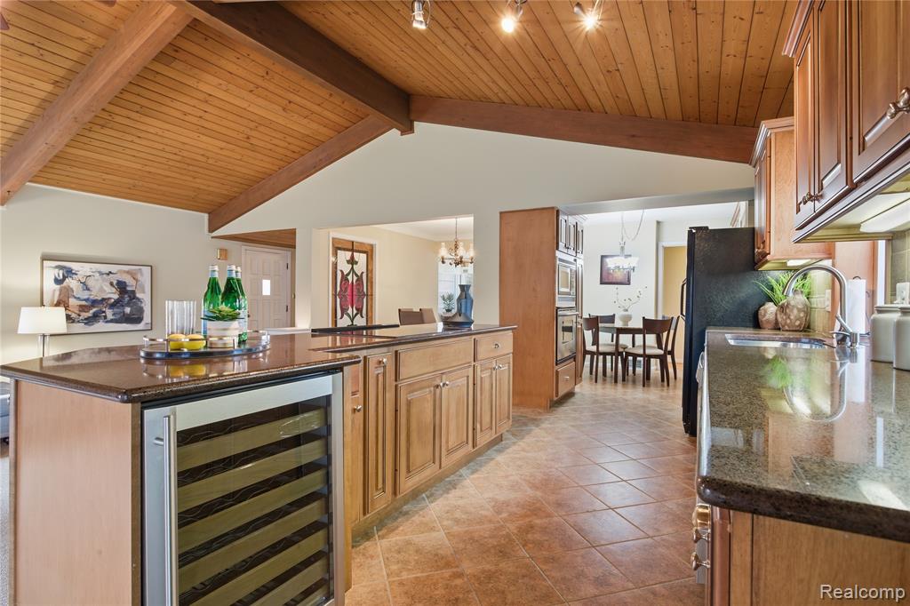 10404 Hart Avenue, Huntington Woods, MI — Photo 14