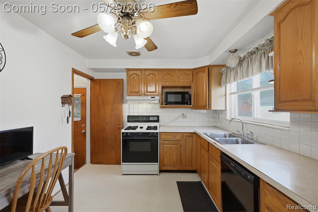 24237 Roxana Avenue, Eastpointe, MI 48021 — Photo 11