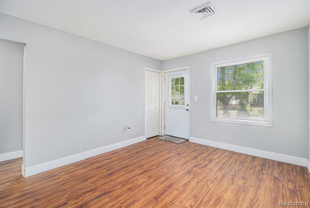 604 Montana Avenue, Pontiac, MI 48341 — Photo 2