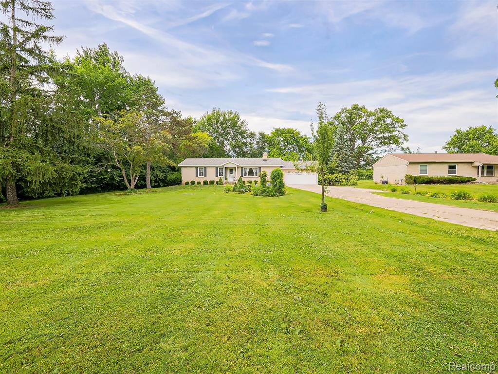 52010 11 Mile Road, South Lyon, MI 48178 — Photo 48