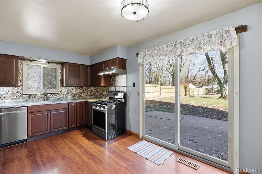 6230 Barker Drive, Waterford, MI 48329 — Photo 7