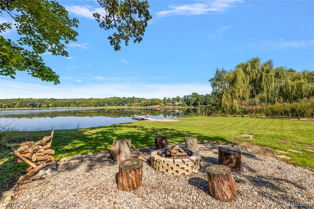 2679 Lakeview Drive, Ortonville, MI 48462 — Photo 16