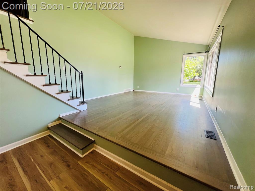 747 JAMAICA Drive, Troy, MI 48083 — Photo 5