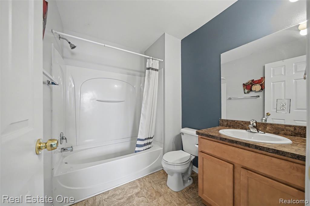 666 Lydia Lane, Pontiac, MI 48341 — Photo 14