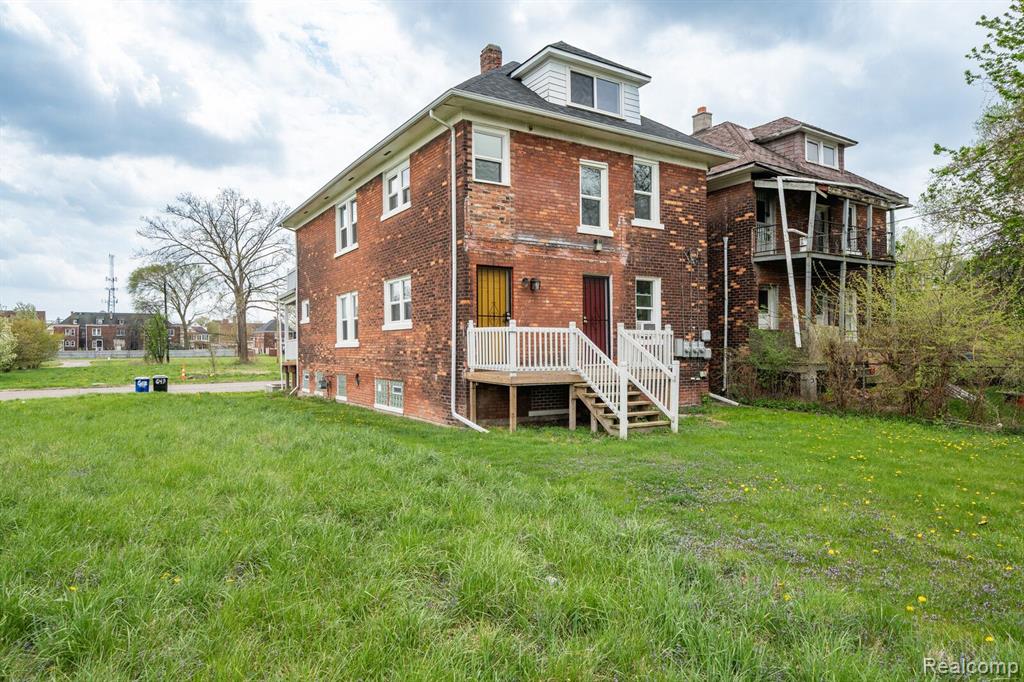 647 E BETHUNE Street, Detroit, MI 48202 — Photo 25