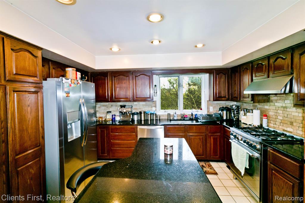 1030 FAIRMOUNT Drive, Ann Arbor, MI 48105 — Photo 11